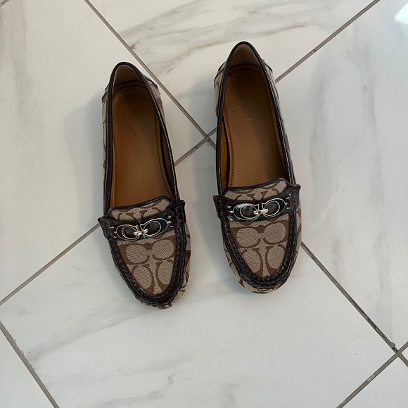 Coach - Picture 1 of 4